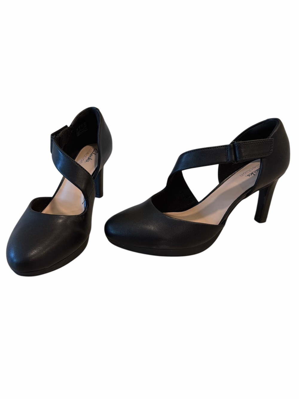 Clarks Women's Black cross strap Pumps